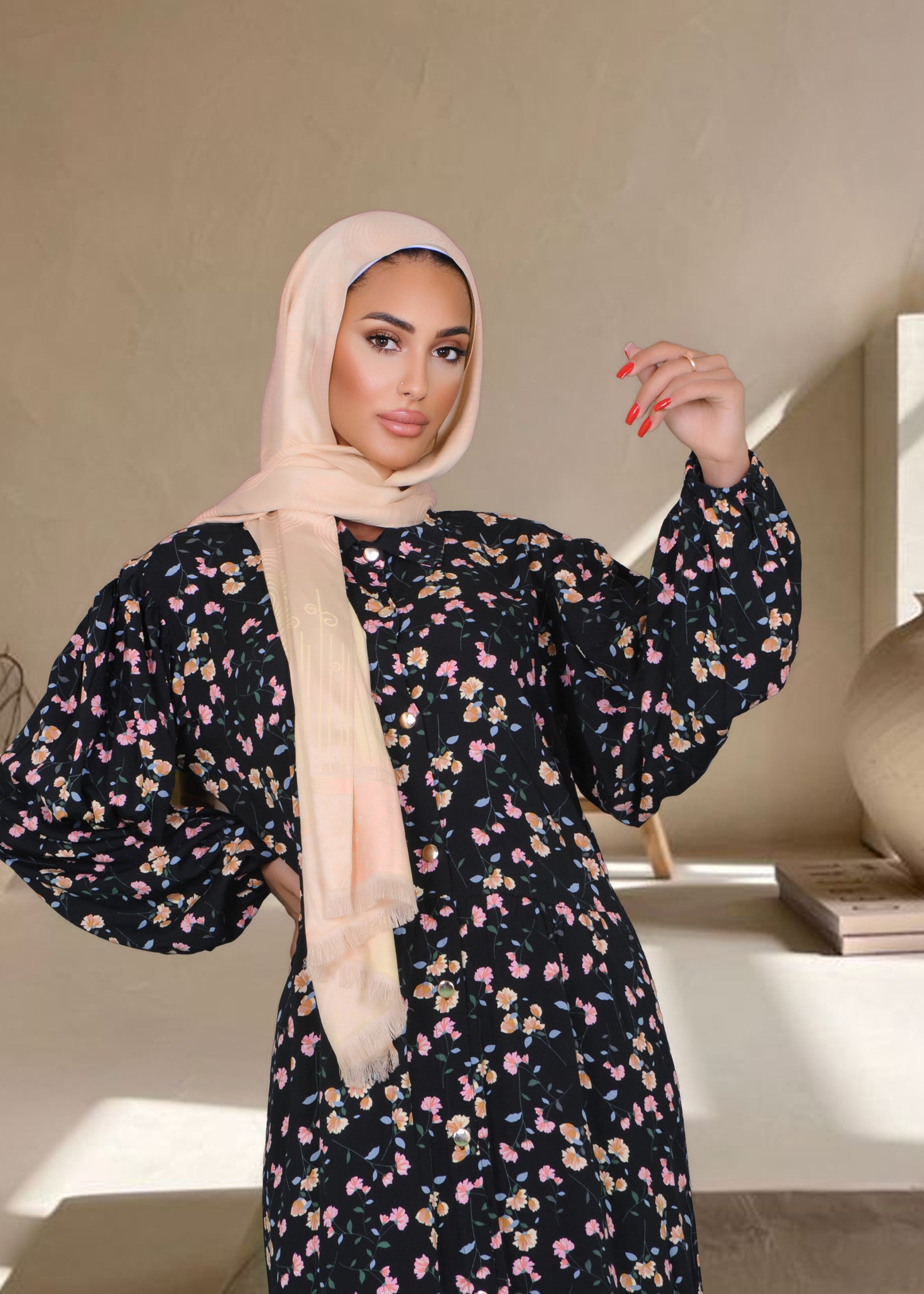 Elegant Floral Maxi Dress - L Elegant Floral Maxi Dress - L